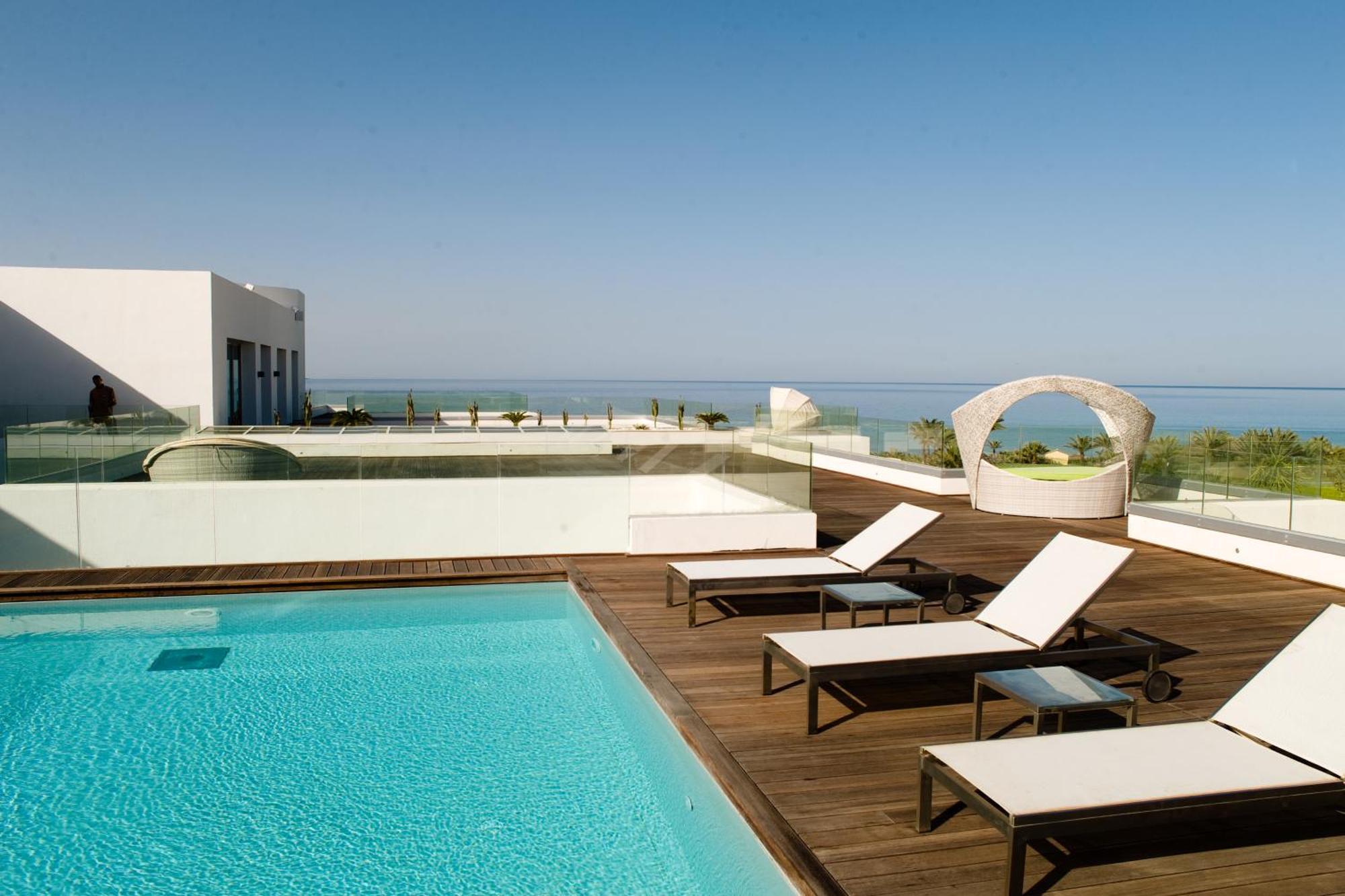 莫纳斯提尔塔拉萨皇家酒店 外观 照片 Rooftop pool at the hotel