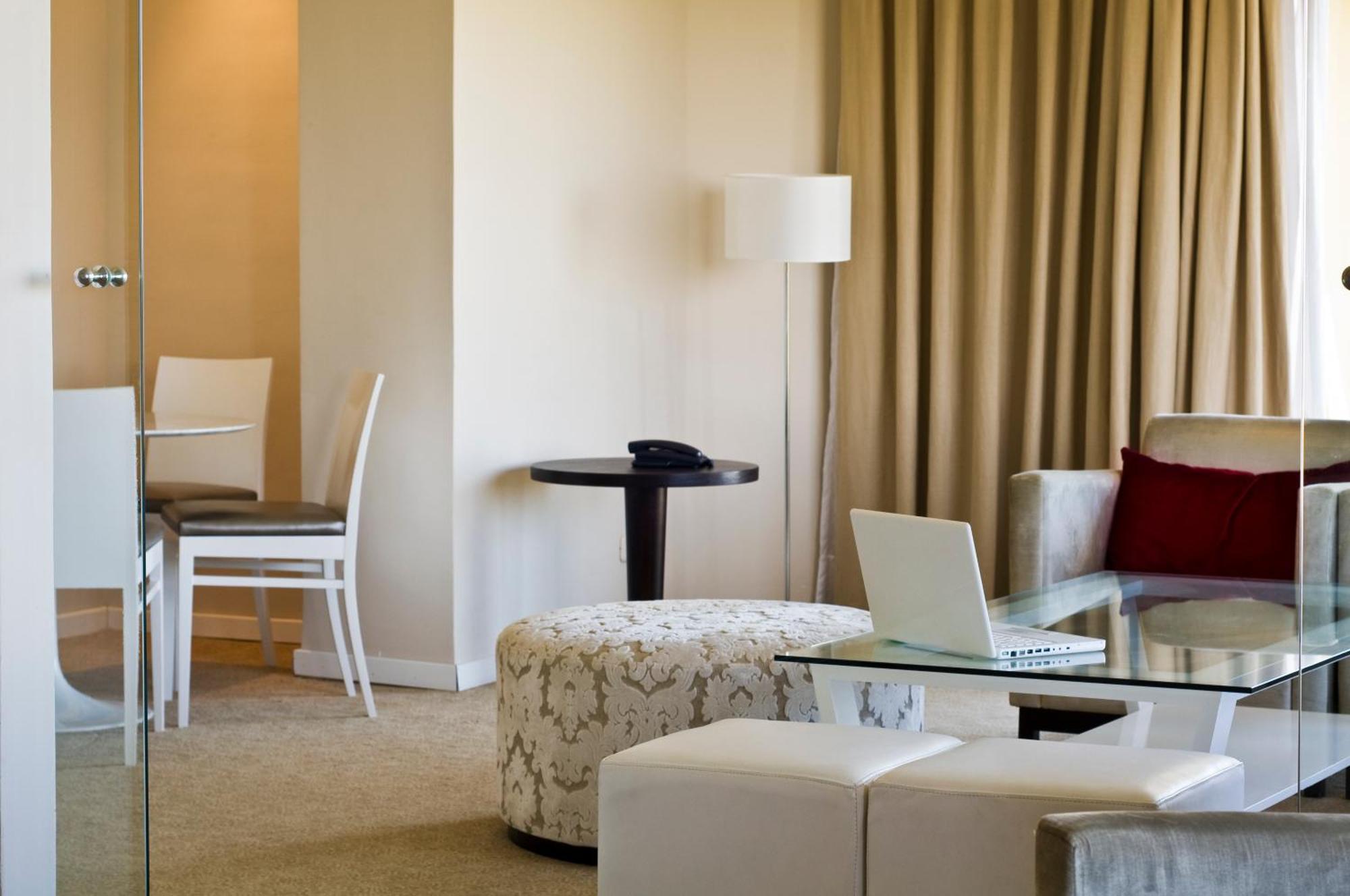莫纳斯提尔塔拉萨皇家酒店 外观 照片 A living room at the hotel