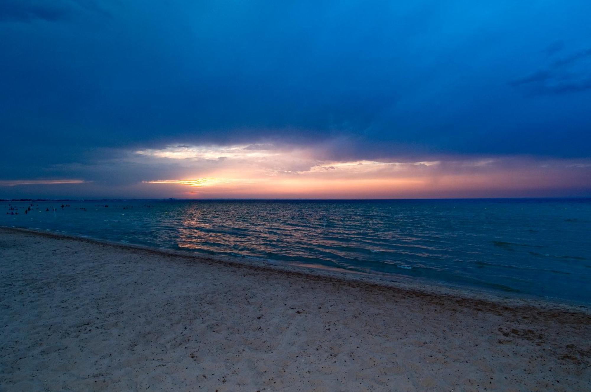 莫纳斯提尔塔拉萨皇家酒店 外观 照片 Sunset at the beach