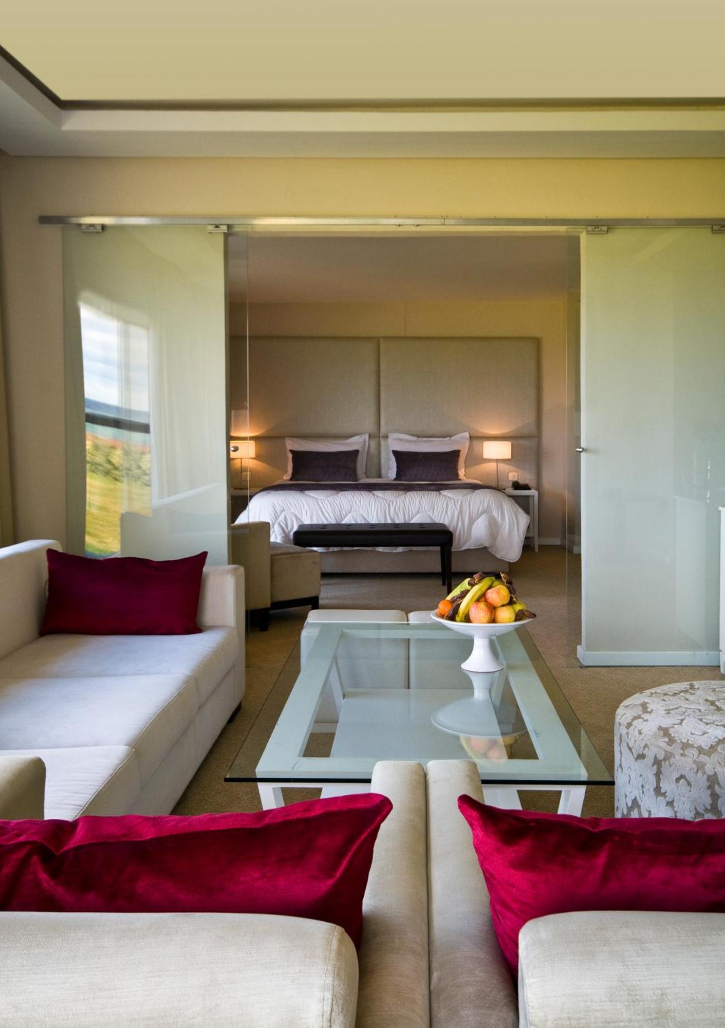 莫纳斯提尔塔拉萨皇家酒店 外观 照片 A suite at the Cape Grace