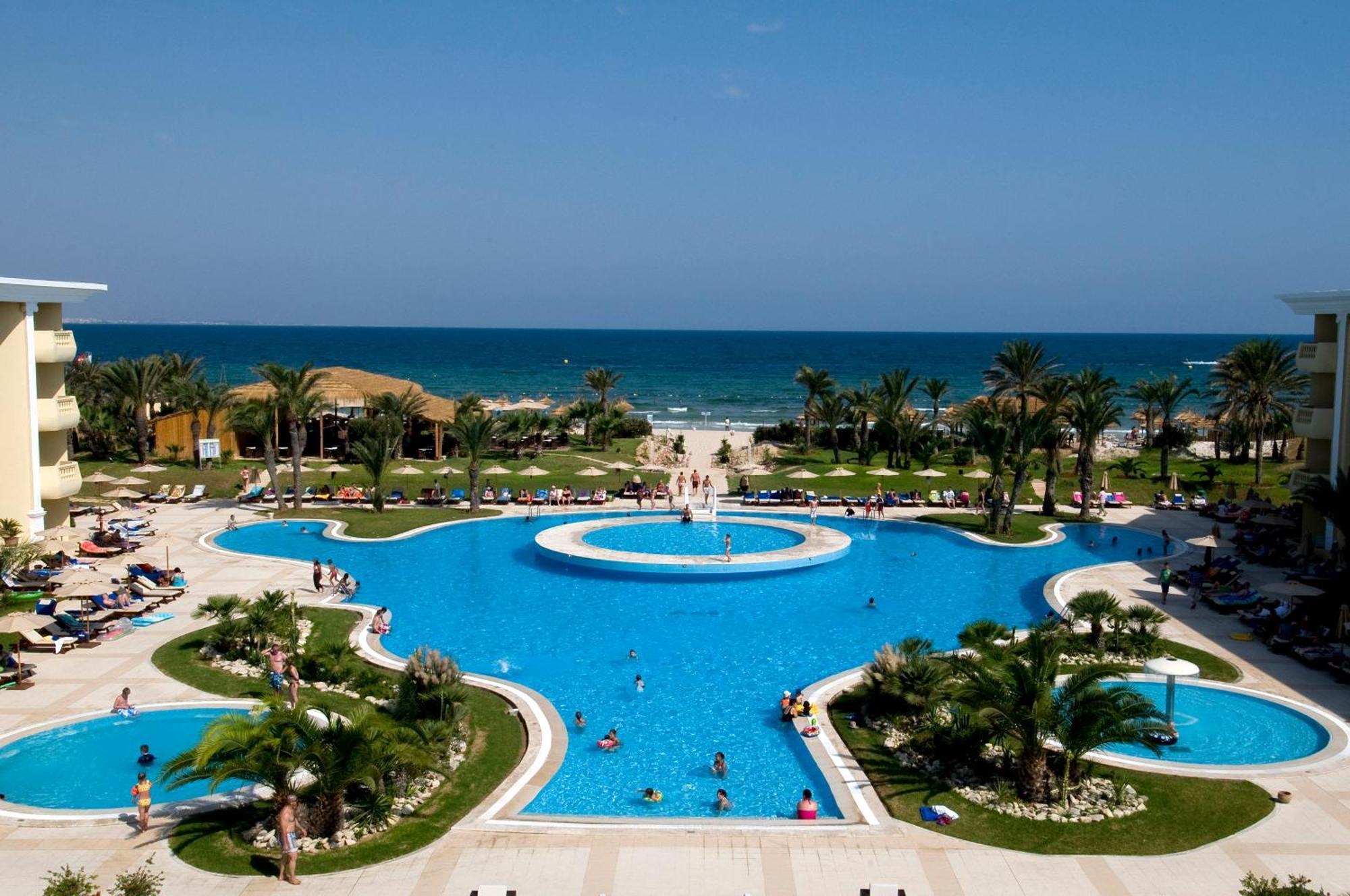 莫纳斯提尔塔拉萨皇家酒店 外观 照片 The swimming pool at the Royal Beach Palace