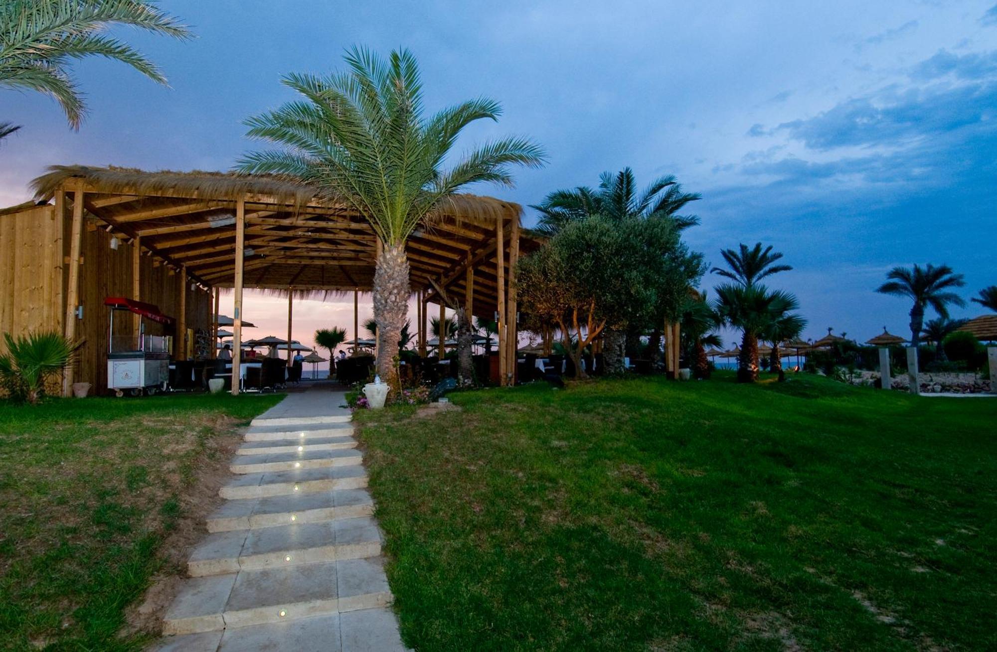 莫纳斯提尔塔拉萨皇家酒店 外观 照片 The resort's beach bar