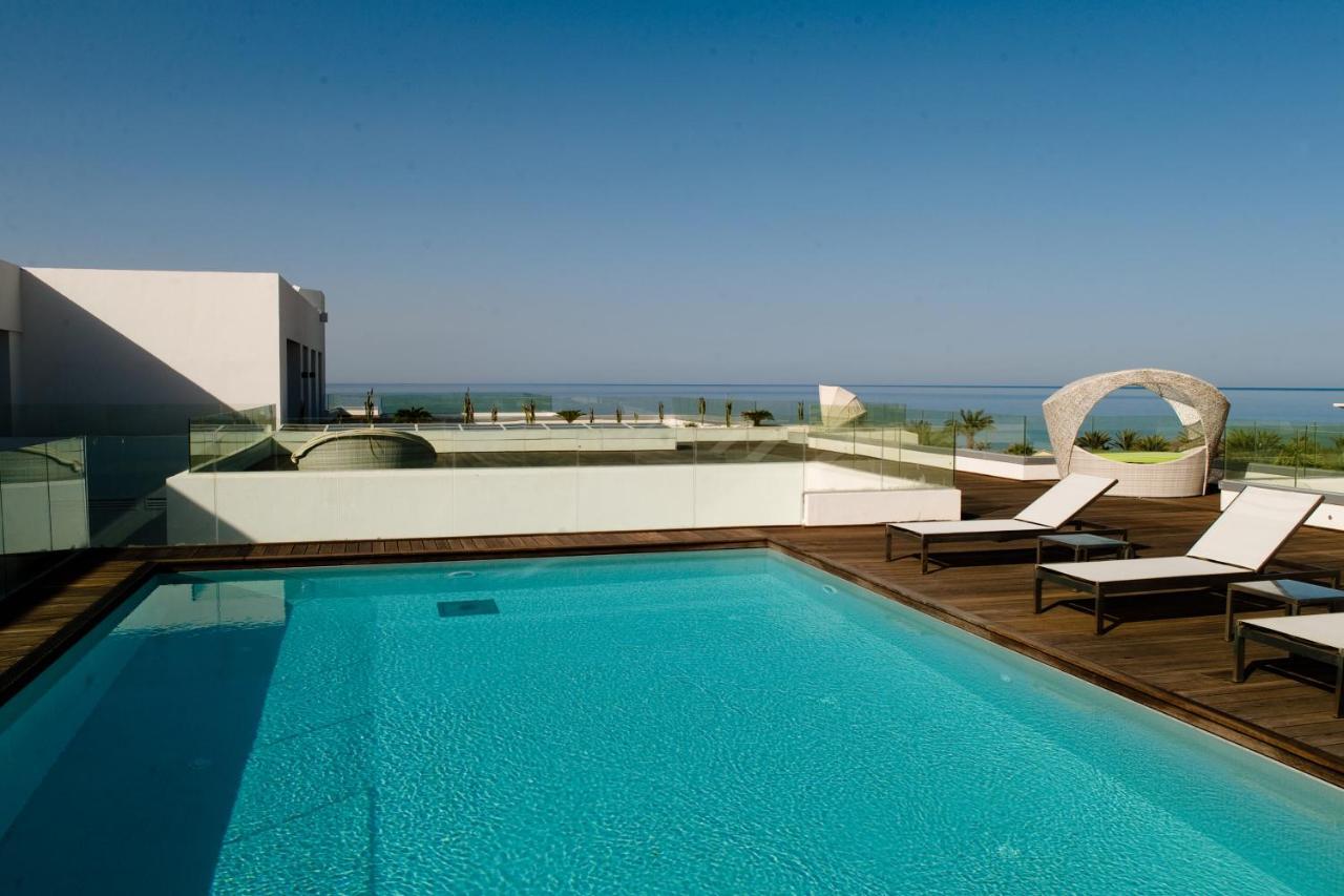 莫纳斯提尔塔拉萨皇家酒店 客房 照片 Rooftop pool at the hotel