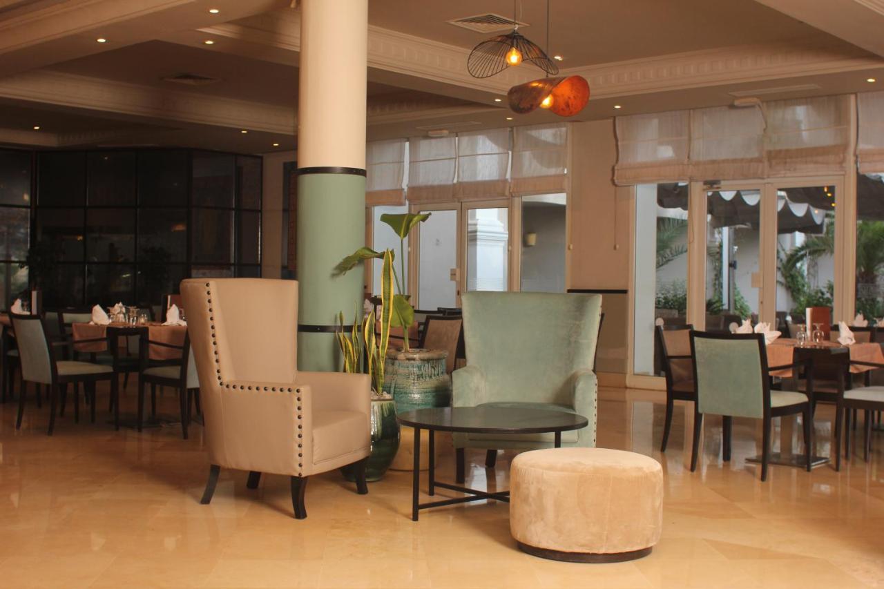 莫纳斯提尔塔拉萨皇家酒店 外观 照片 The lobby of the hotel