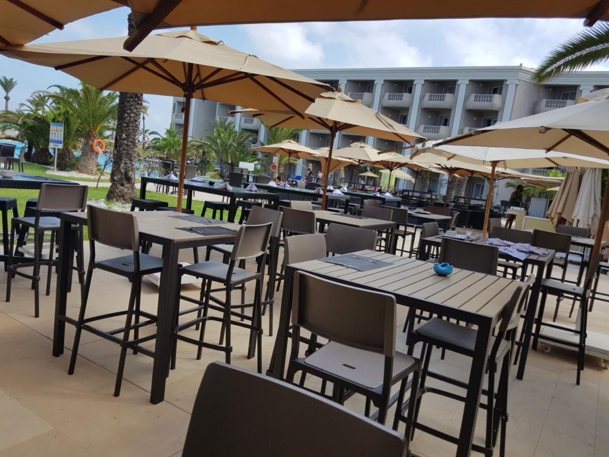 莫纳斯提尔塔拉萨皇家酒店 外观 照片 The pool bar at the Hilton