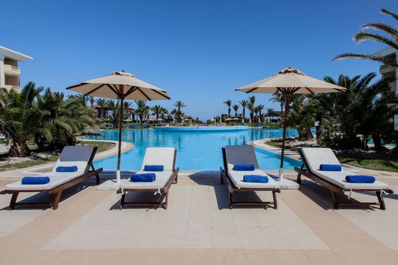 莫纳斯提尔塔拉萨皇家酒店 外观 照片 The swimming pool at the resort
